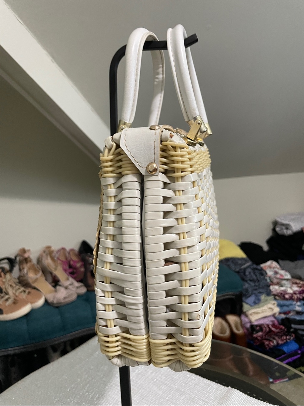 Amazing find!!! Vintage 1950/60’s White and Cream Woven Shell Accent Handbag - Picture 4 of 8